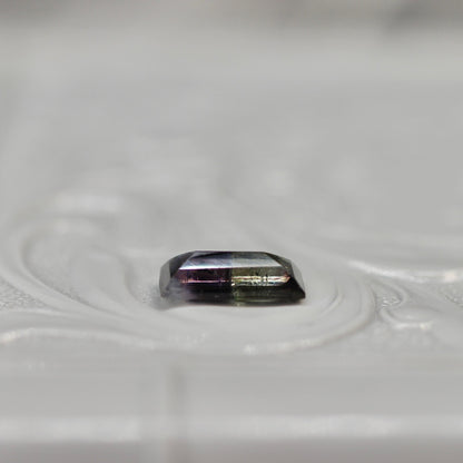 スクエアカット パーティーカラード トルマリン 0.73ct  7.7mm×3.4mm×2.2mm【MJ2575】