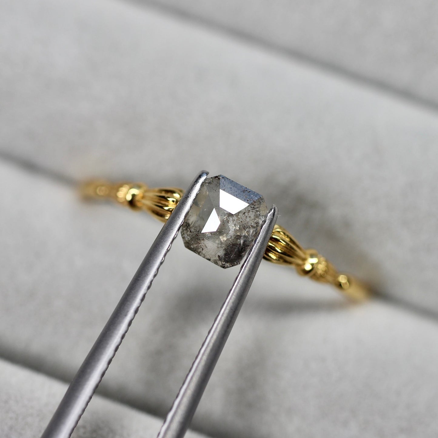 エメラルドローズカット ソルトアンドペッパーダイヤモンド 0.48ct 4.6mm×4.0mm-1.5mm 【MJ2491】