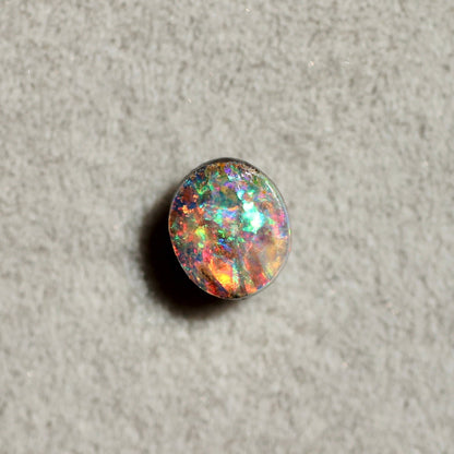 ボルダーオパール 0.38ct オーバルカボションカット 5.2mm×4.6mm×2.0mm【MJ2648】