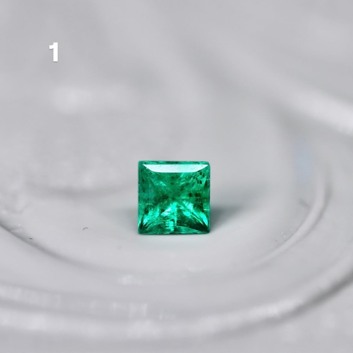 プリンセスカット エメラルド 2.5mm×2.5mm【MJ2555】