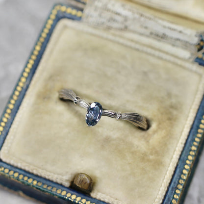 モンタナサファイア 0.32ct オーバルカット  4.7mm×2.9mm×2.0mm【MJ2732】