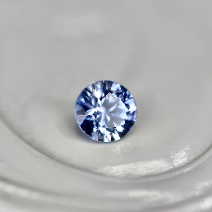 バイカラーサファイア 0.12ct ラウンドカット  2.9mm×2.9mm×2.1mm【MJ2552】