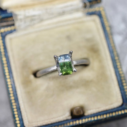 エメラルドカット バイカラートルマリン 0.65ct 6.1mm×3.5mm-2.5mm 【MJ2517】