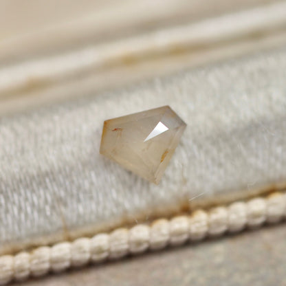 ダイヤカット ナチュラルダイヤモンド 0.25ct 3.6mm×4.4mm-1.4mm 【MJ2489】