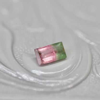 スクエアカット バイカラートルマリン 0.26ct  4.8mm×2.5mm×1.5mm【MJ2573】