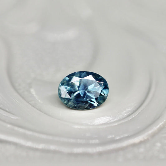 モンタナサファイア 0.21ct オーバルカット 3.8mm×2.7mm×1.5mm 【MJ2632】