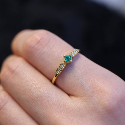 エメラルド 0.07ct ダイヤモンド 計0.03ct プリンセスカット K18YG ミルフレーム×シグナルアーム【MJ2848】