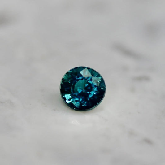 グランディディエライト 0.04ct ラウンドカット 2.2mm×2.2mm×1.8mm【MJ2693】