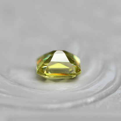 スフェーン 0.45ct ラディアントミックスカット 4.2mm×3.5mm×2.4mm【MJ2726】