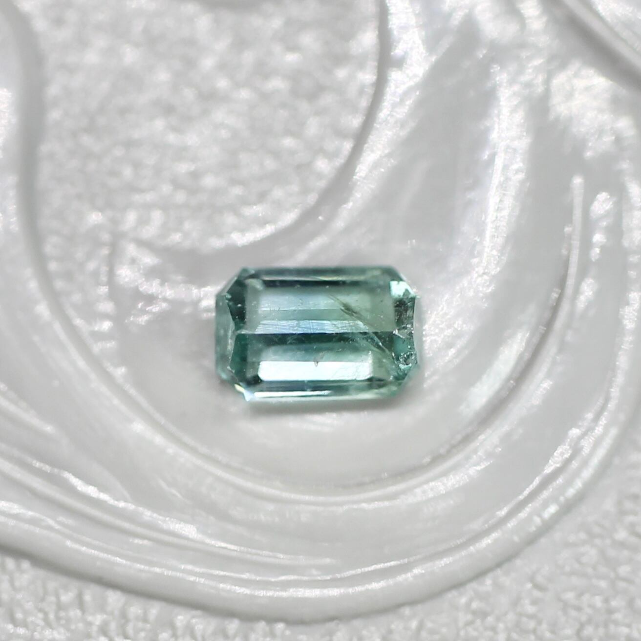 バイカラートルマリン 0.27ct エメラルドカット 4.6mm×3.0mm×2.5mm【MJ2666】