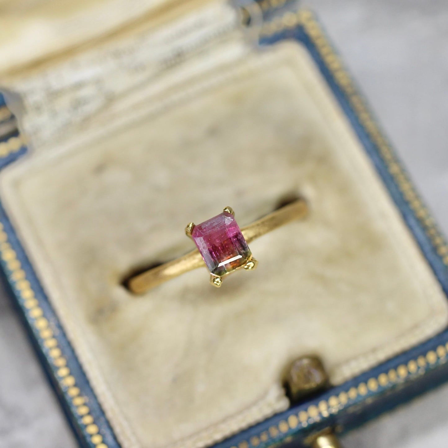 パーティーカラードトルマリン 0.50ct エメラルドカット 5.1mm×4.1mm×2.7mm【MJ2663】