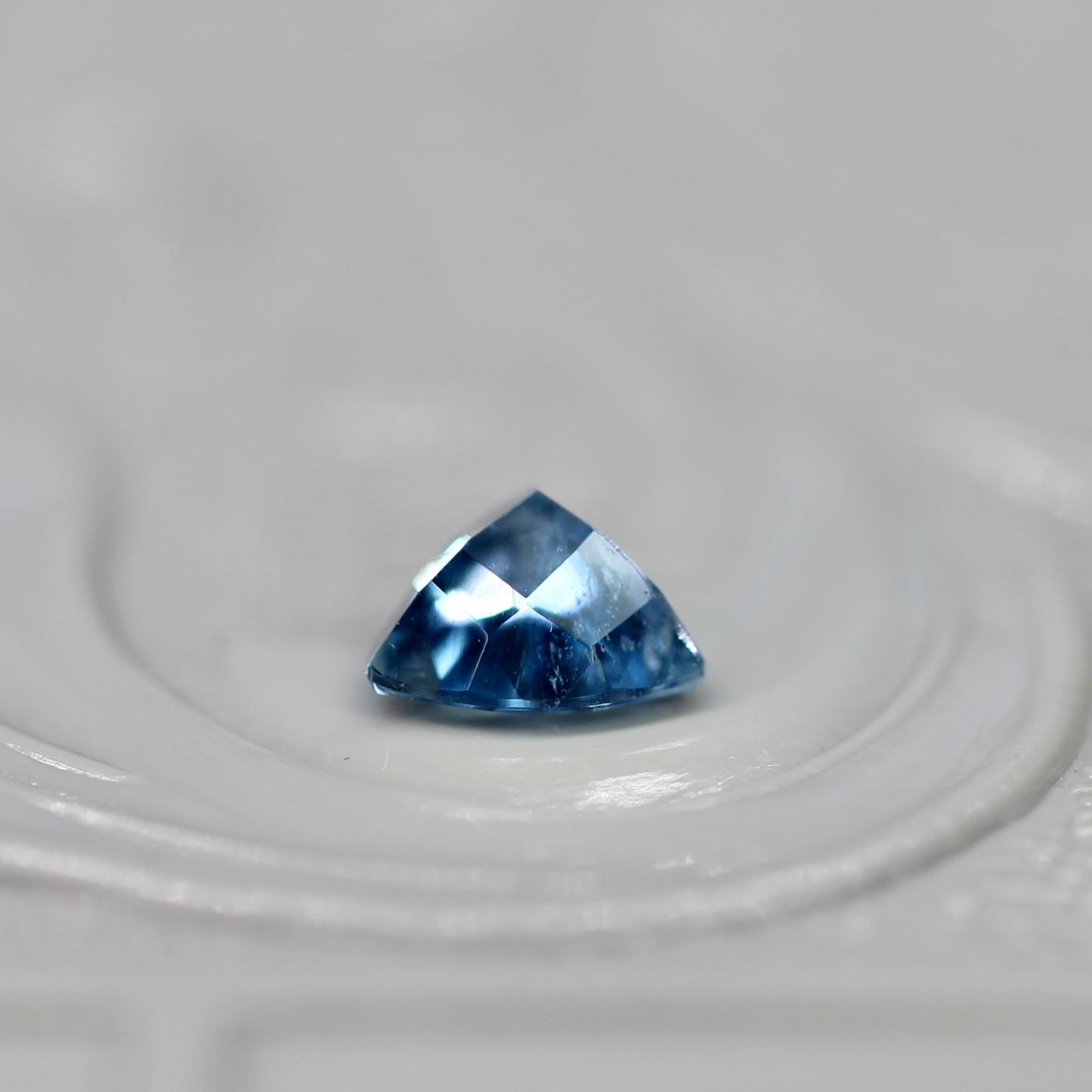 タトゥーアクアマリン 0.26ct トリリアントカット 4.6mm×4.6mm×2.9mm【MJ2671】