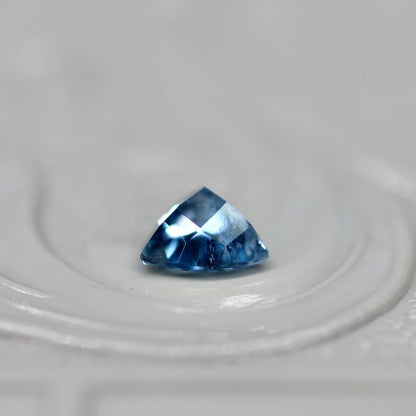 タトゥーアクアマリン 0.26ct トリリアントカット 4.6mm×4.6mm×2.9mm【MJ2671】