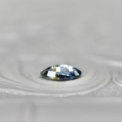 マーキスカット バイカラーサファイア 0.29ct  5.7mm×2.4mm×1.7mm【MJ2542】