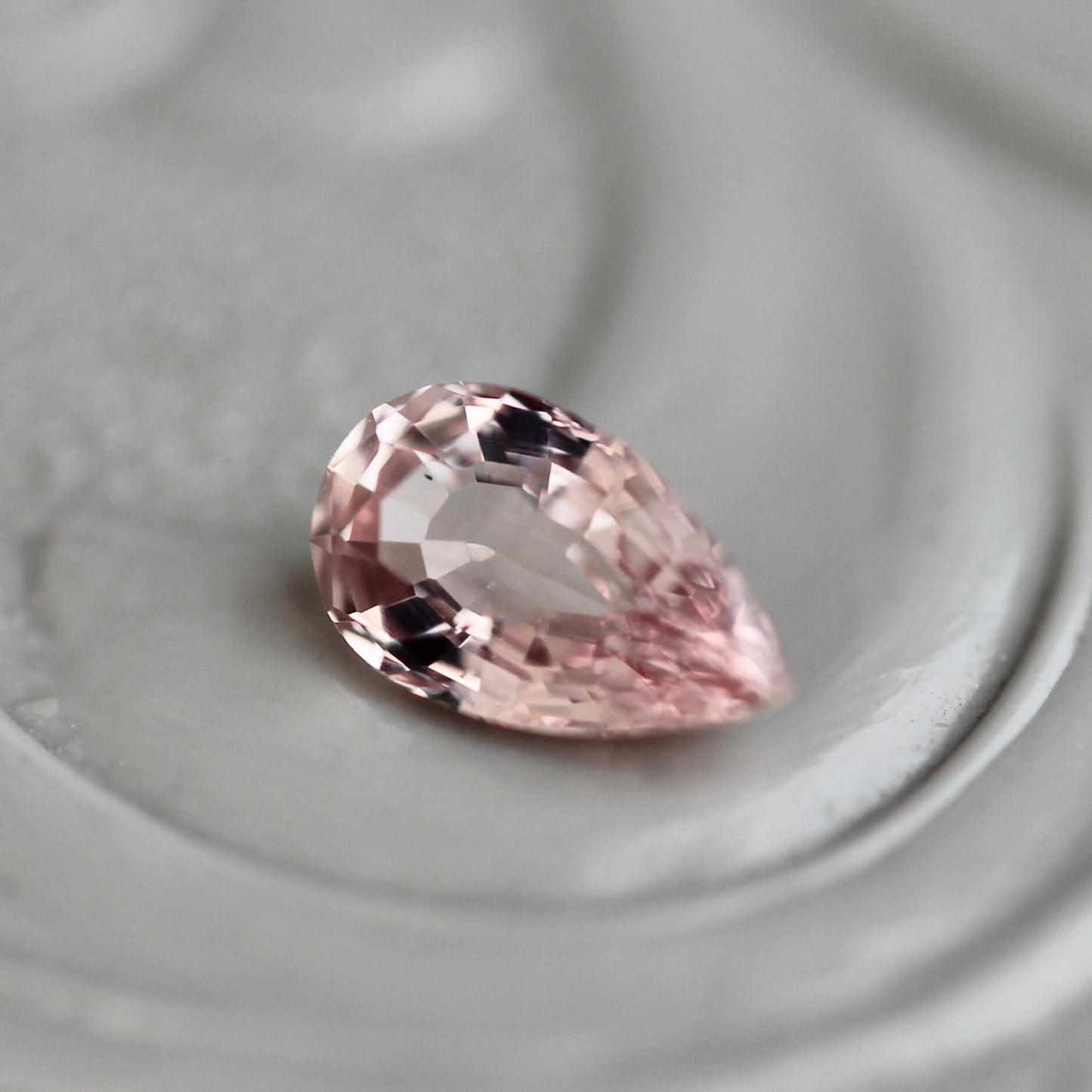 パパラチアサファイア 0.250ct 3mm×5mm ペアシェイプカット ソーティング付き【MJ2431】