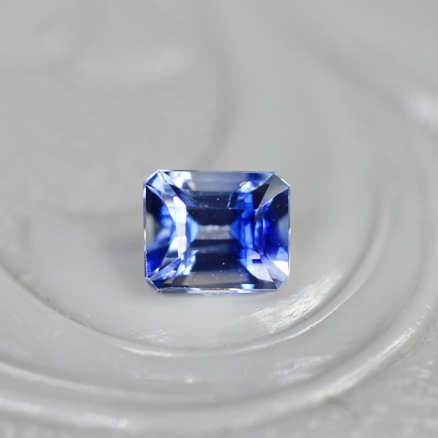 バイカラーサファイア 0.34ct エメラルドカット 4.2mm×3.5mm×2.8mm【MJ2710】