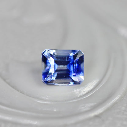 バイカラーサファイア 0.34ct エメラルドカット 4.2mm×3.5mm×2.8mm【MJ2710】