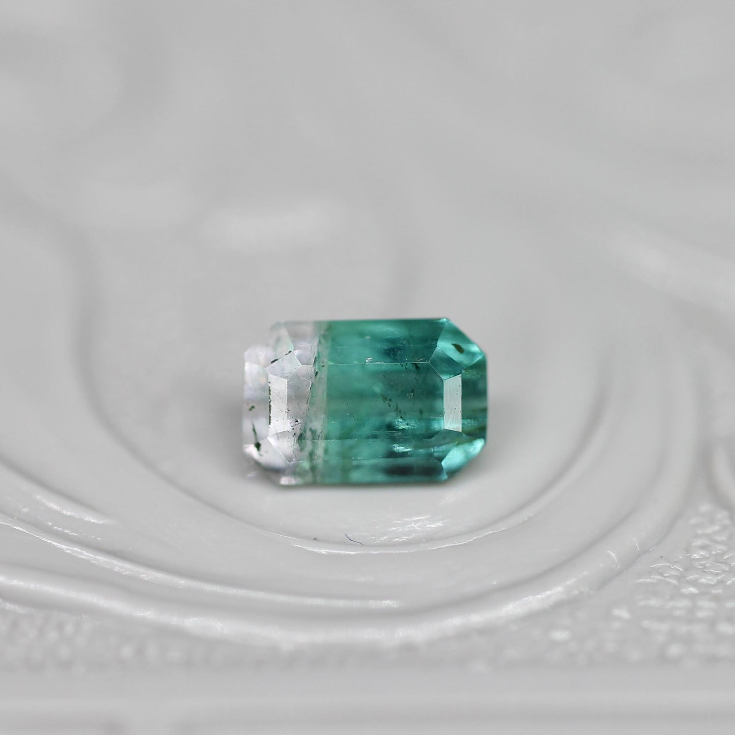 バイカラートルマリン 0.51ct エメラルドカット 5.4mm×3.6mm×2.1mm【MJ2653】