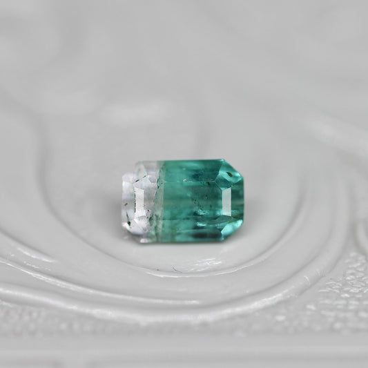 バイカラートルマリン 0.51ct エメラルドカット 5.4mm×3.6mm×2.1mm【MJ2653】