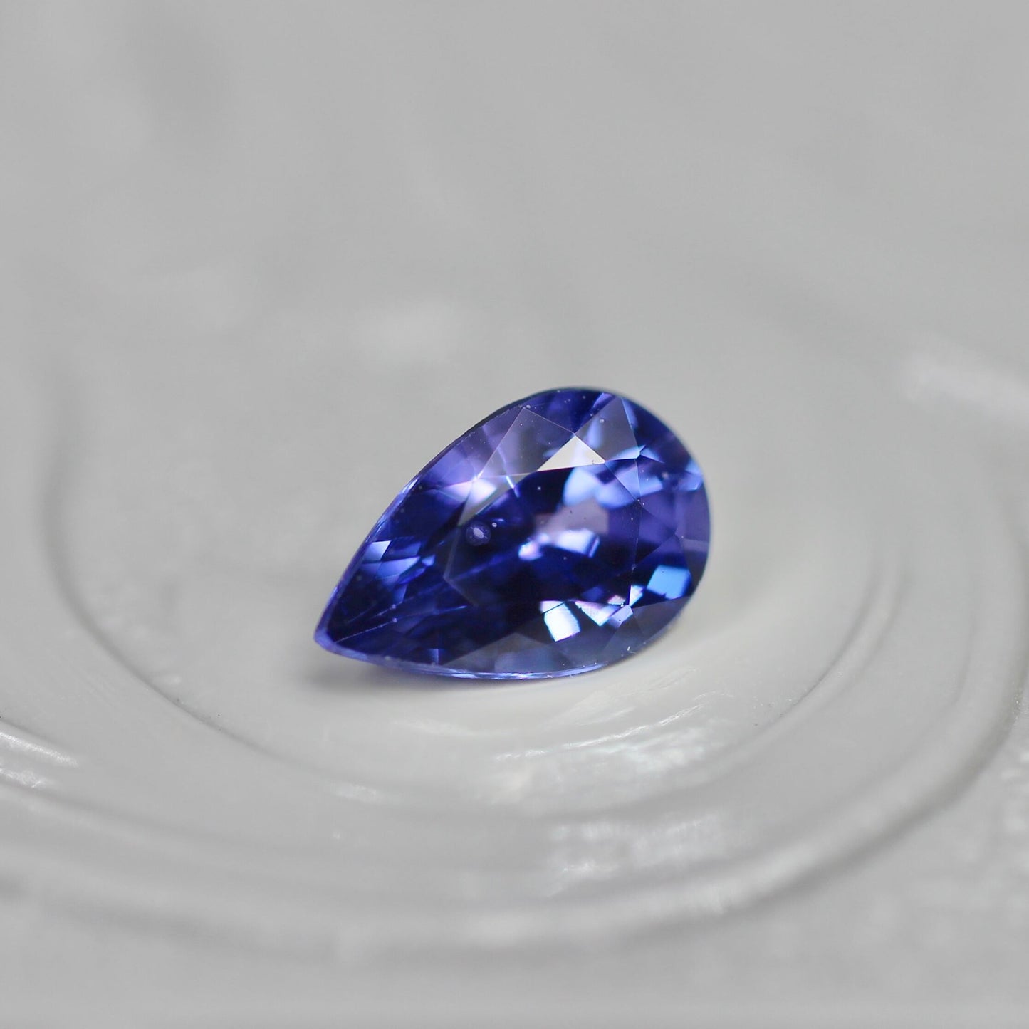 バイカラーサファイア 0.42ct ペアシェイプ 6.1mm×3.9mm×2.9mm【MJ2630】