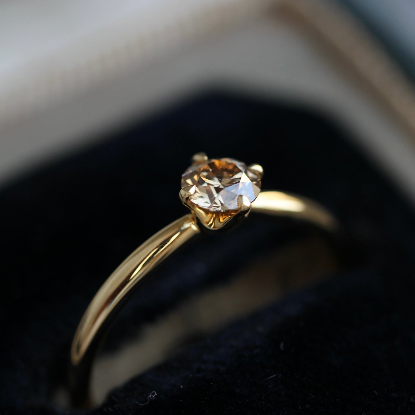 ブラウンダイヤモンド 0.325ct 4本爪×絞りアーム K18YGリング 【MJ2412】