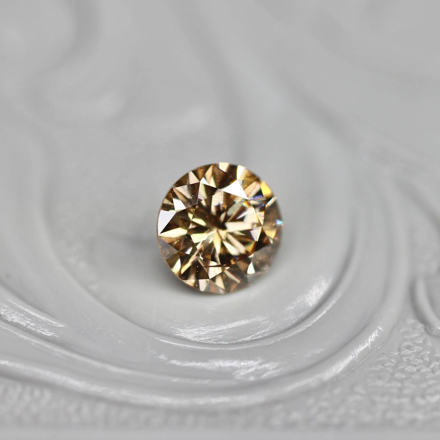 ショコラブラウンダイヤモンド 0.438ct ラウンドブリリアントカット 4.8mm×4.8mm×3.0mm【MJ2681】