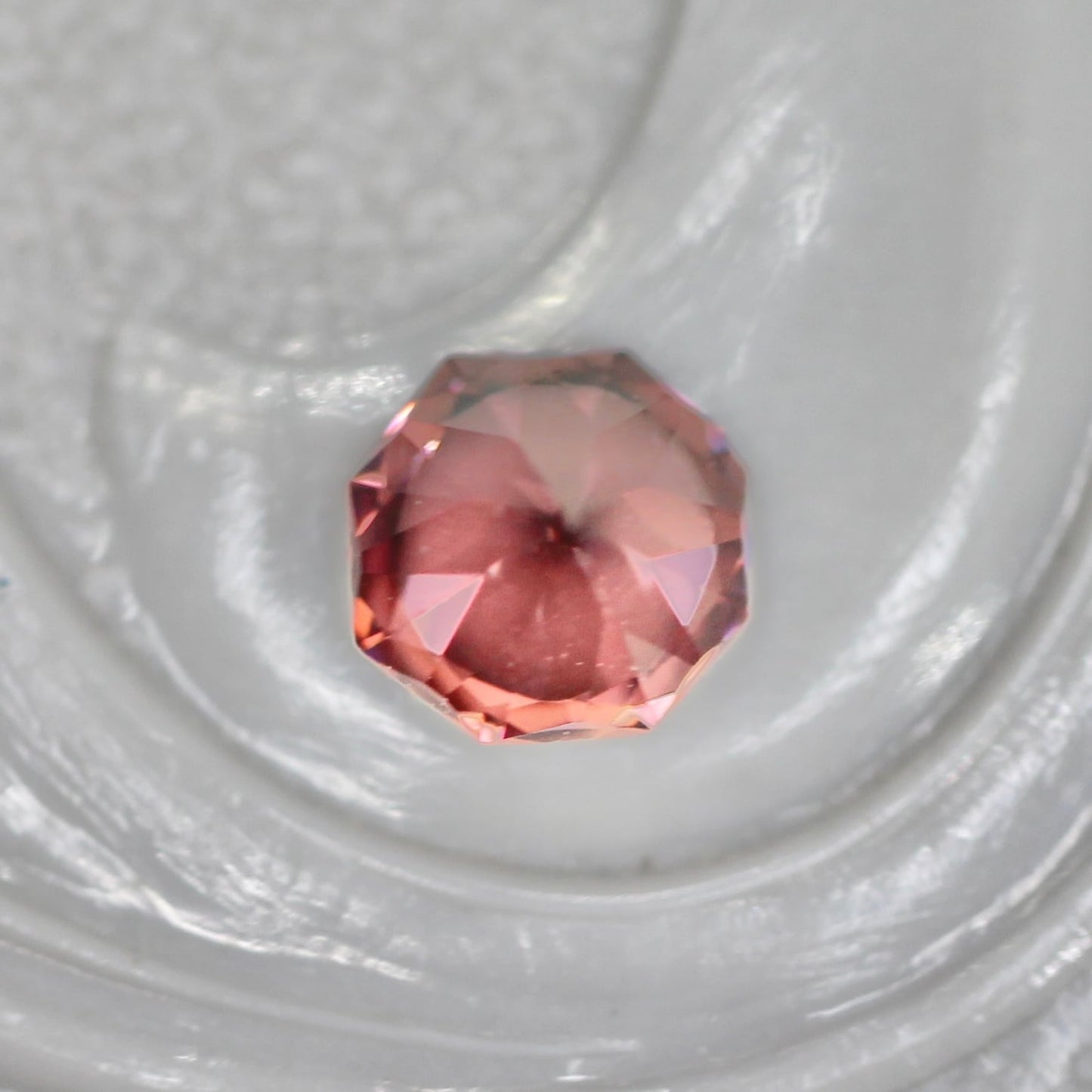 ピンクジルコン 0.34ct オクタゴンカット 3.9mm×3.9mm×2.8mm【MJ2701】