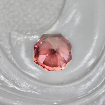 ピンクジルコン 0.34ct オクタゴンカット 3.9mm×3.9mm×2.8mm【MJ2701】