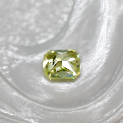 スクエアカット イエローダイヤモンド 0.13ct 3.1mm×2.5mm×2.0mm 【MJ2622】