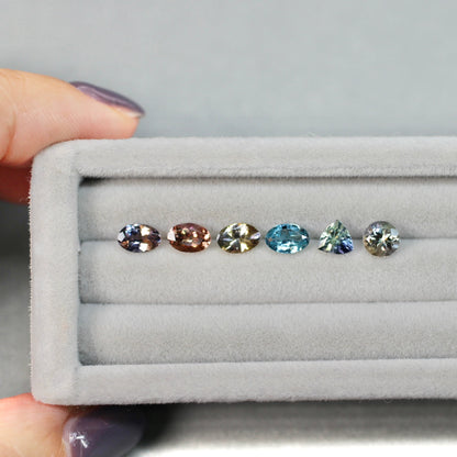 オーバルカット バイカラーゾイサイト 0.42ct  5.7mm×3.7mm×2.3mm 【MJ2531】