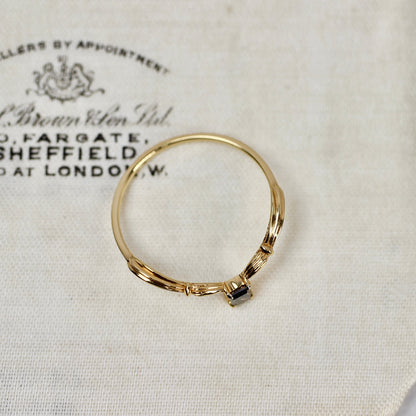 ナチュラルダイヤモンド 0.14ct K10YG エメラルドカット 4本爪(プレーン)×アンティークVアーム【MJ2843】