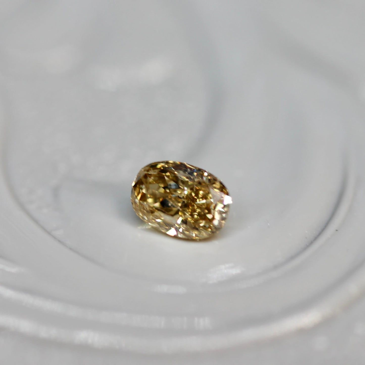ブラウンダイヤモンド 0.12ct オーバルカット 3.5mm×2.5mm×1.9mm【MJ2629】