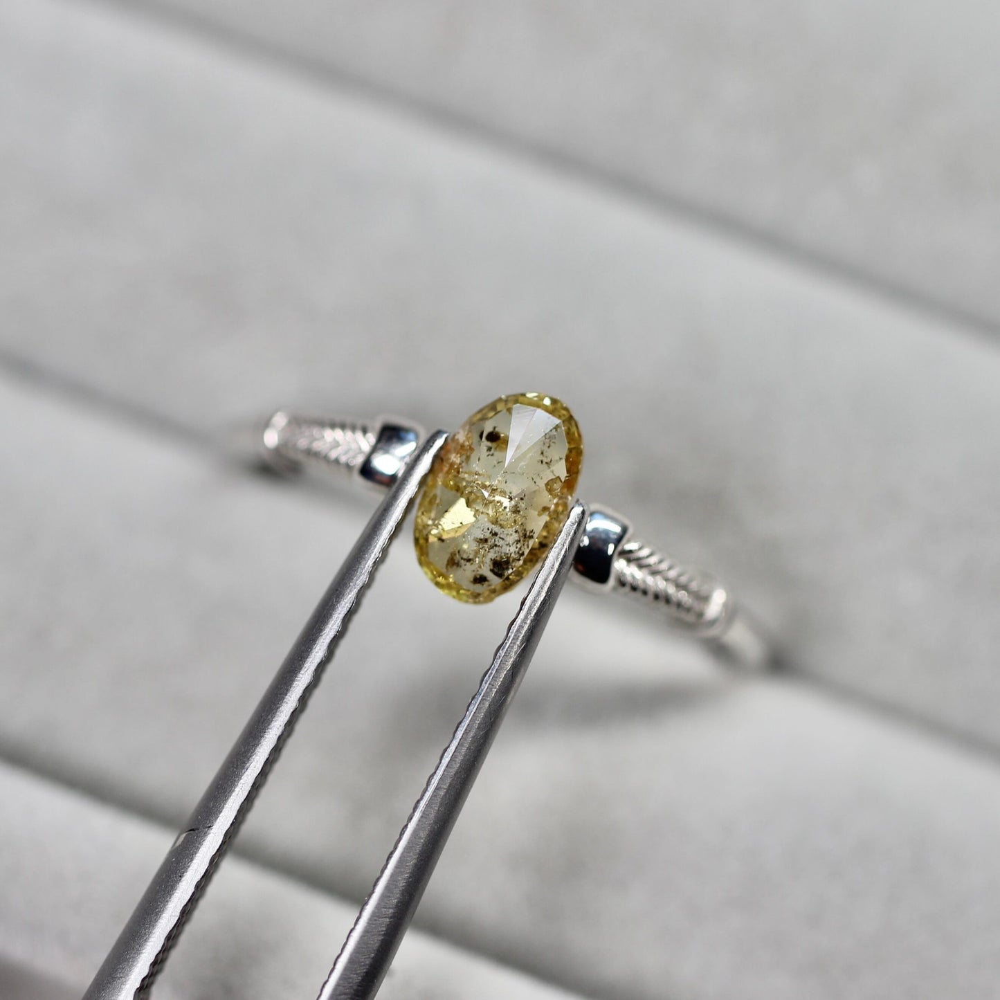 オーバルローズカット ナチュラルダイヤモンド 0.46ct 6.4mm×3.9mm-1.3mm 【MJ2495】