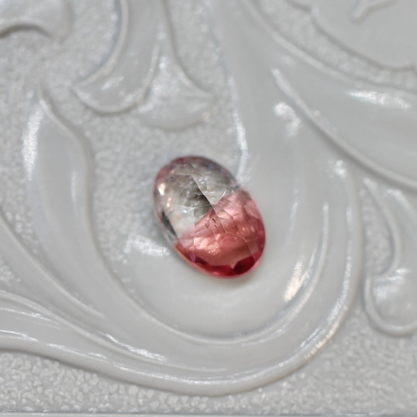 オーバルカット バイカラートルマリン 0.70ct  6.6mm×4.5mm×2.9mm【MJ2569】