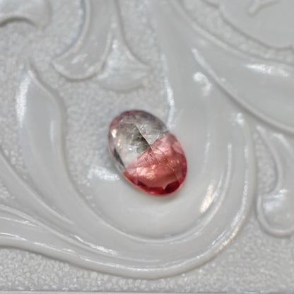 オーバルカット バイカラートルマリン 0.70ct  6.6mm×4.5mm×2.9mm【MJ2569】