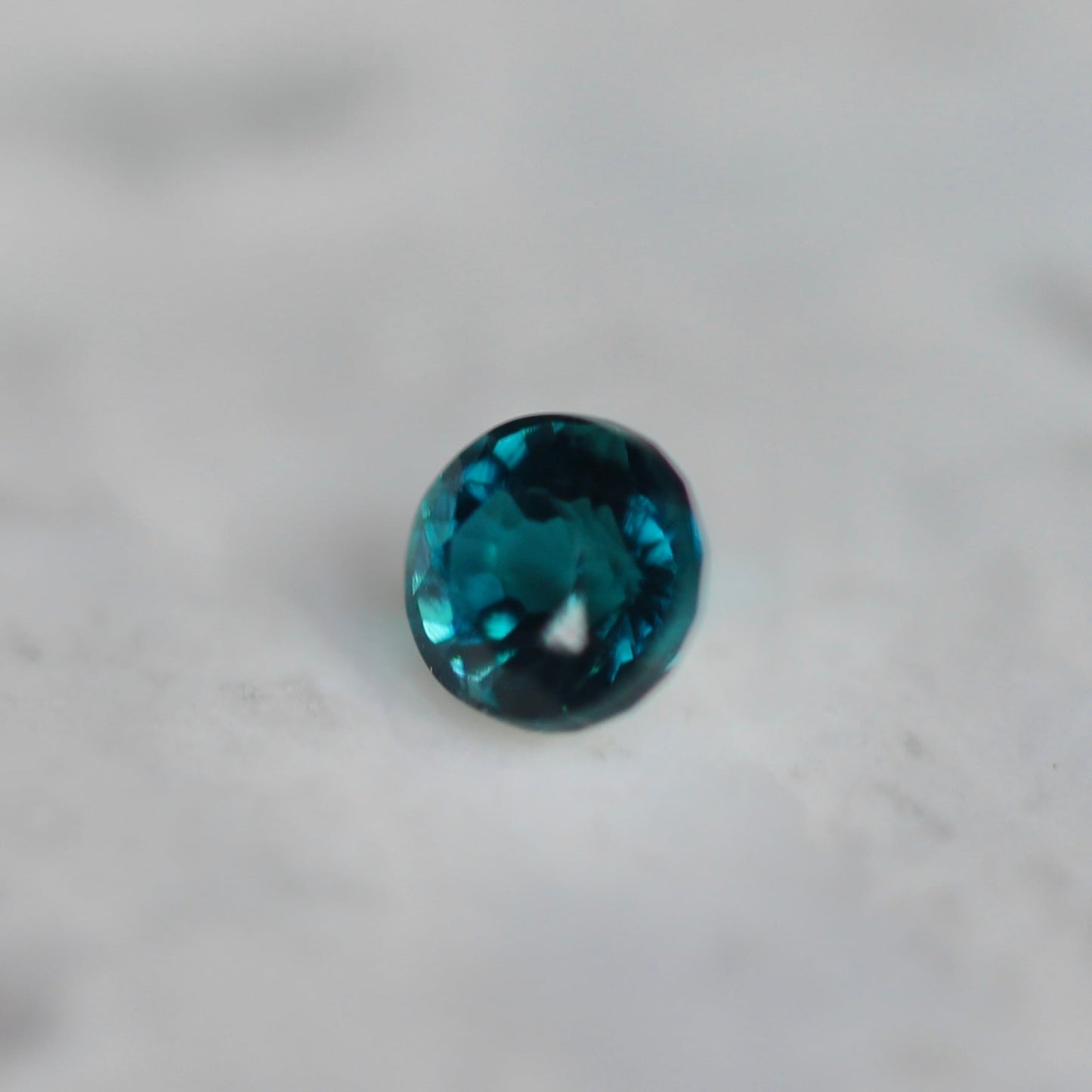 グランディディエライト 0.05ct ラウンドカット 2.3mm×2.3mm×1.8mm【MJ2694】