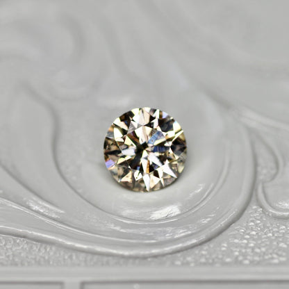 シャンパンブラウンダイヤモンド 0.664ct  VS-2 Very Good ラウンドブリリアントカット【MJ2680】