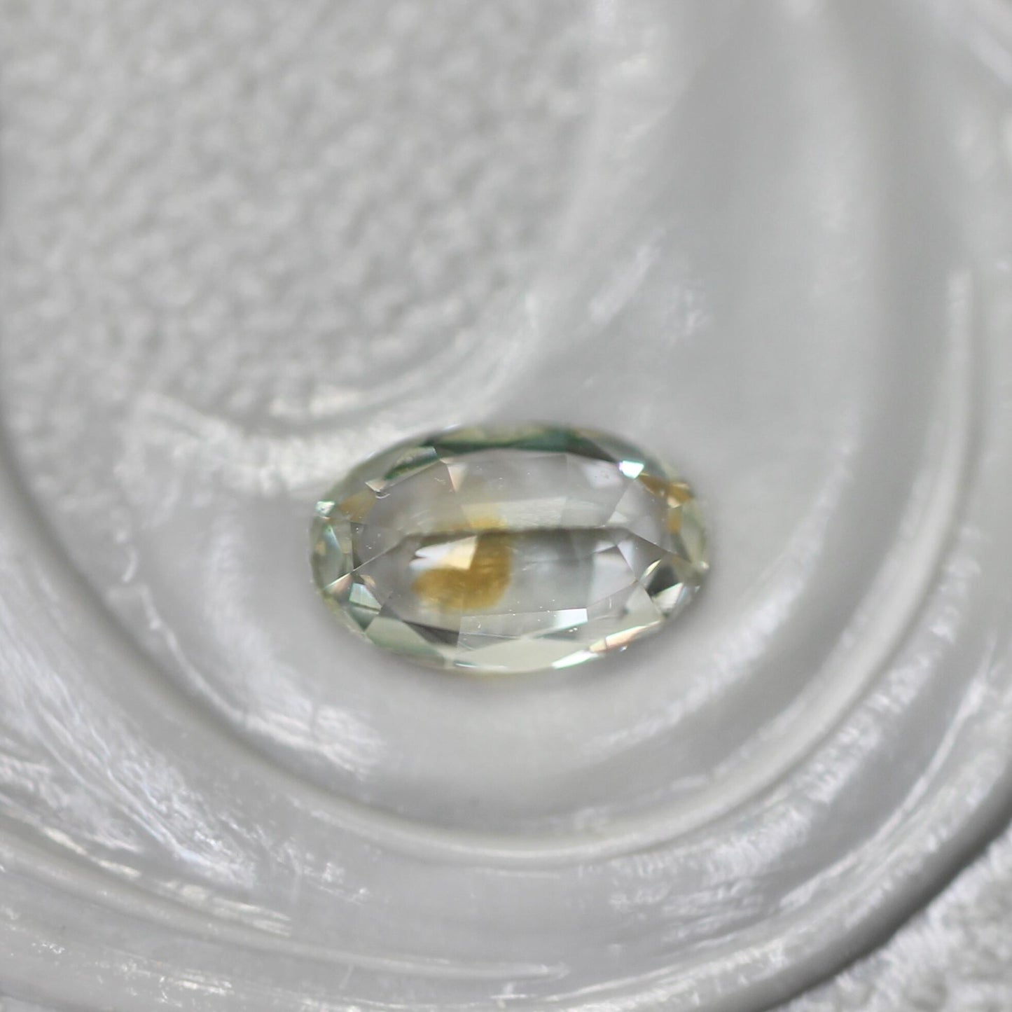 モンタナサファイア 0.25ct オーバルカット  4.7mm×2.9mm×2.0mm【MJ2733】