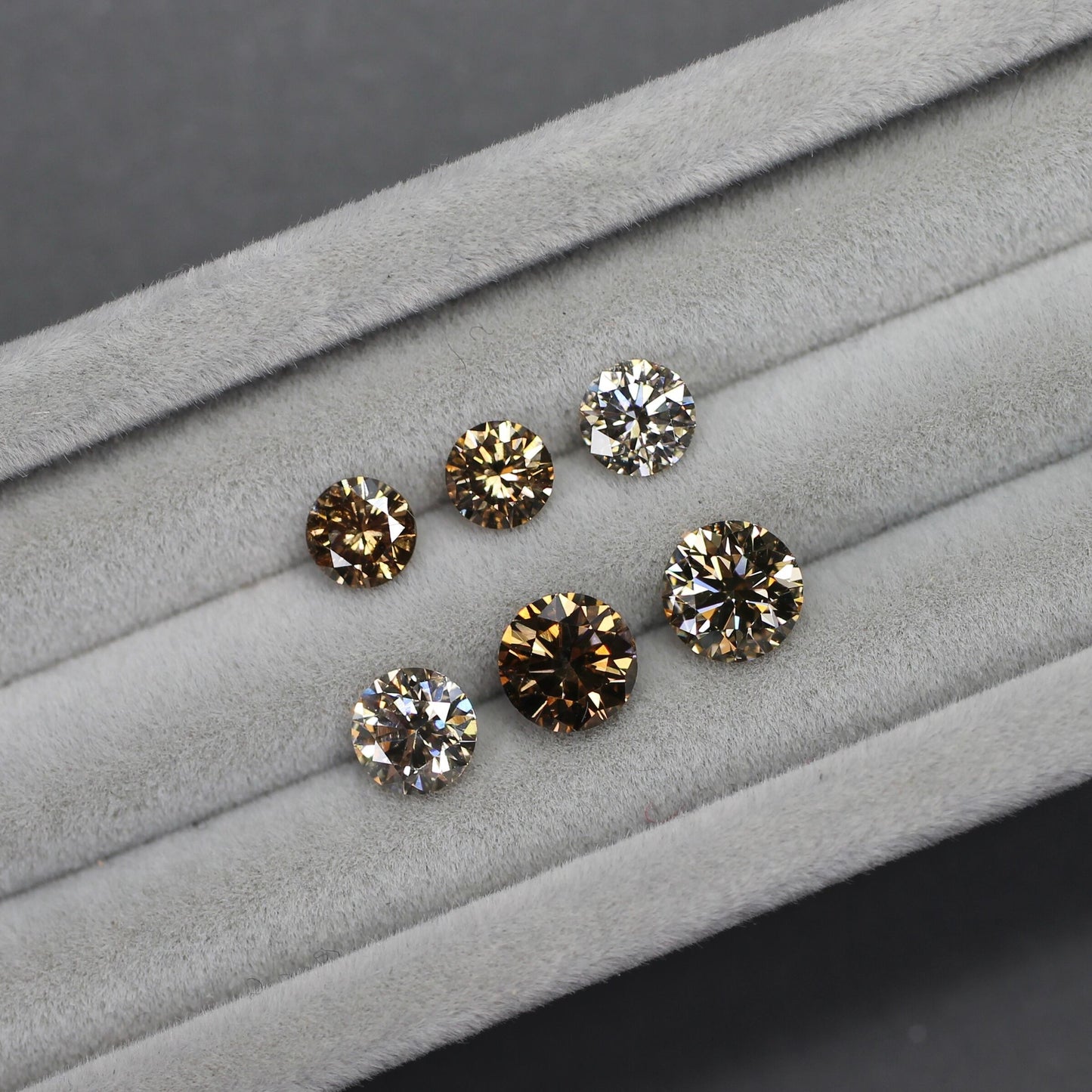 ショコラブラウンダイヤモンド 0.438ct ラウンドブリリアントカット 4.8mm×4.8mm×3.0mm【MJ2681】