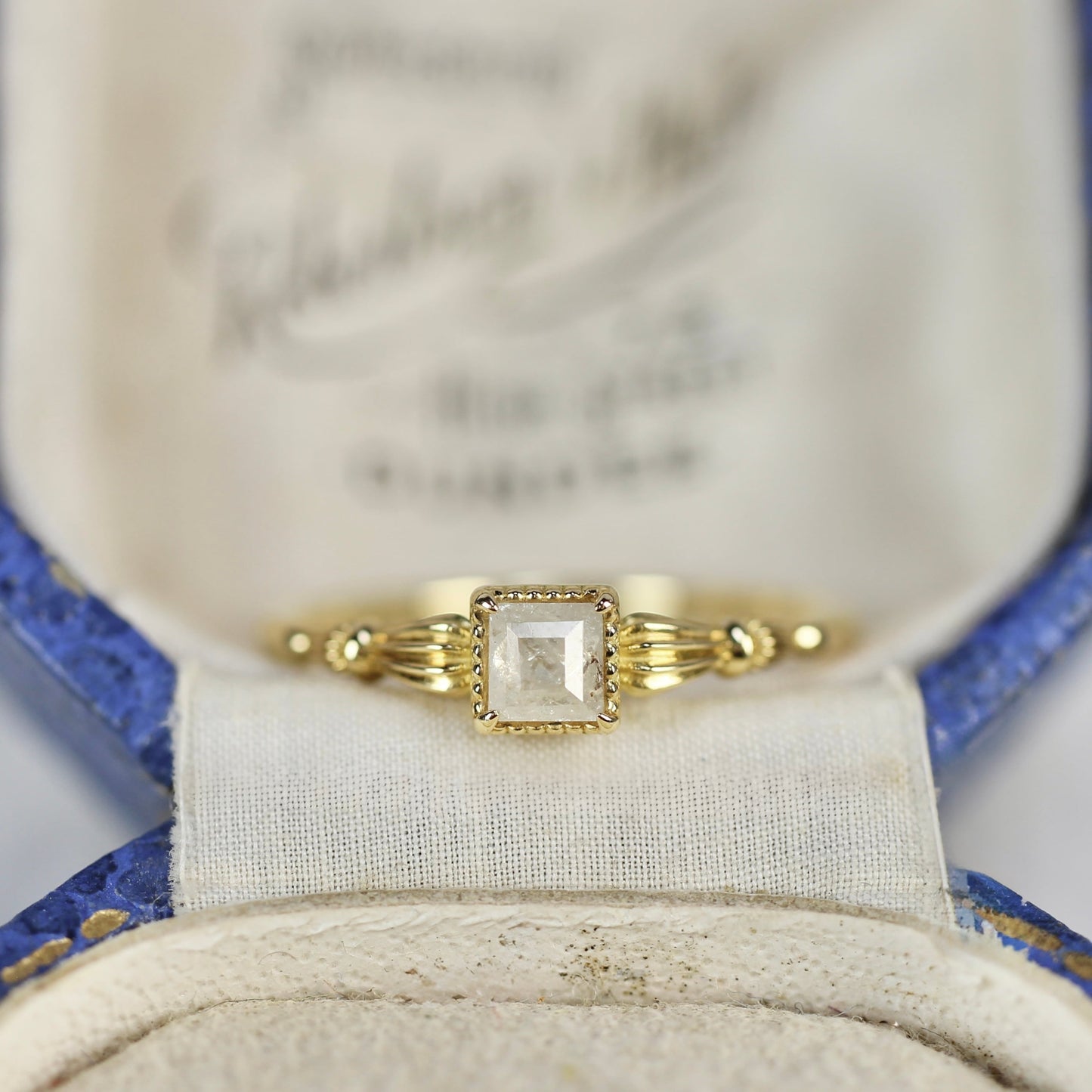 ホワイト系ダイヤモンド 0.14ct K10YG スクエアローズカット ミルフレーム×アンティークアーム【MJ2840】