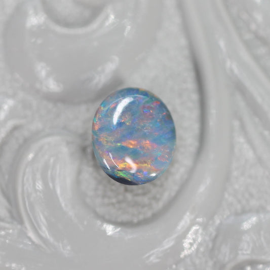 ブラックオパール 0.31ct オーバルカボションカット 5.2mm×4.5mm×2.7mm【MJ2646】