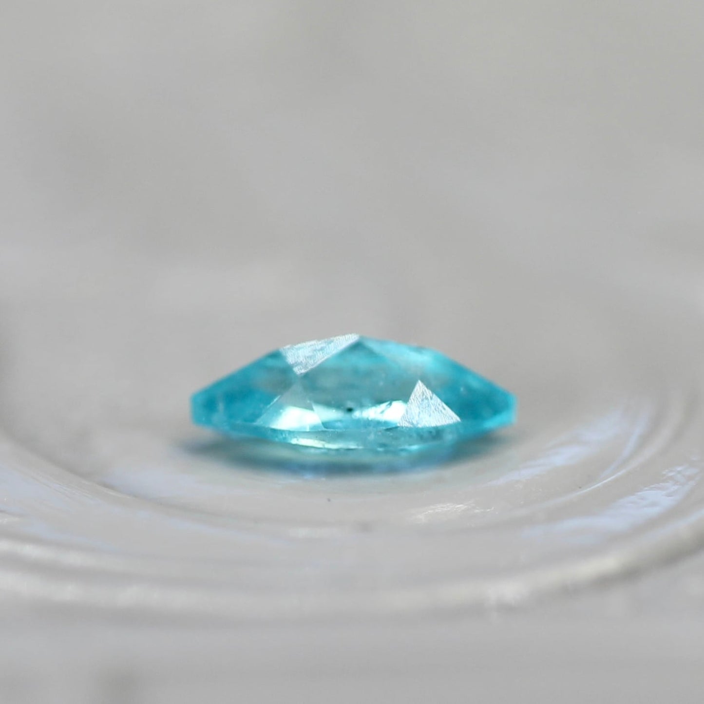 パライバトルマリン 0.160ct ブラジル産 マーキスカット 5.3mm×2.5mm×1.9mm【MJ2720】