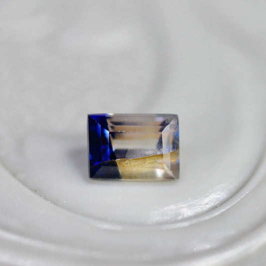 バイカラーサファイア 0.22ct スクエアカット 3.8mm×2.7mm×2.3mm【MJ2708】
