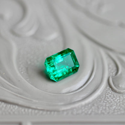 エメラルドカット エメラルド 0.34ct 5.0mm×3.6mm-2.4mm 【MJ2475】