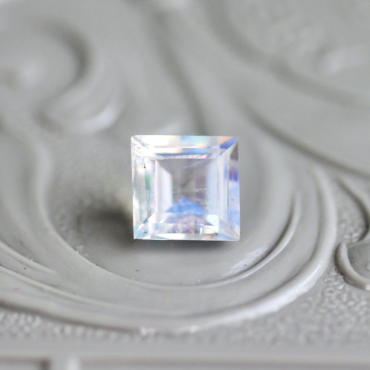 アンデシンラブラドライト 0.645ct 5×5mm マラウイ産 レインボームーンストーン 【MJ2450】