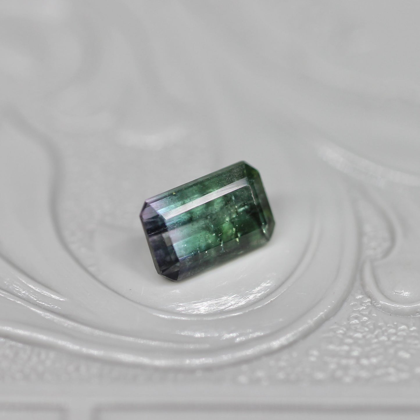 パーティーカラードトルマリン 0.63ct エメラルドカット 6.0mm×3.9mm×3.3mm【MJ2667】