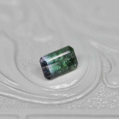パーティーカラードトルマリン 0.63ct エメラルドカット 6.0mm×3.9mm×3.3mm【MJ2667】