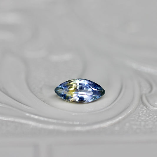 マーキスカット バイカラーサファイア 0.29ct  5.7mm×2.4mm×1.7mm【MJ2542】
