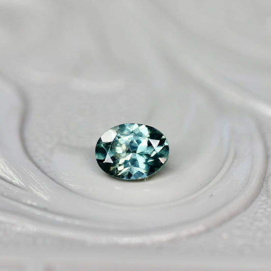 モンタナサファイア 0.26ct オーバルカット 3.8mm×2.7mm×2.0mm  【MJ2636】
