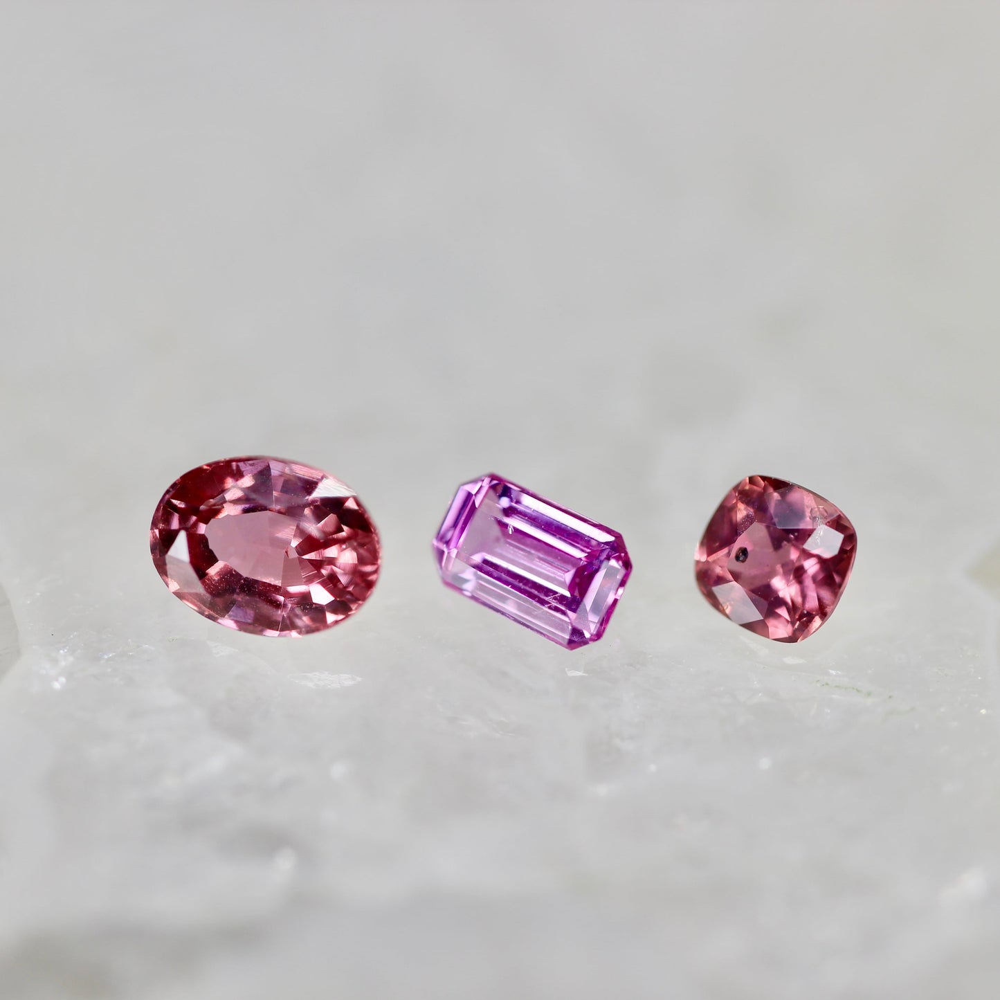 クッションカット パパラチアサファイア 0.166ct  2.8mm×2.8mm×1.6mm【MJ2582】